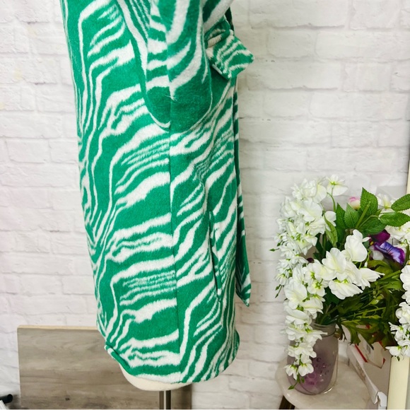 White & Green Zebra Shacket - Picture 13 of 14